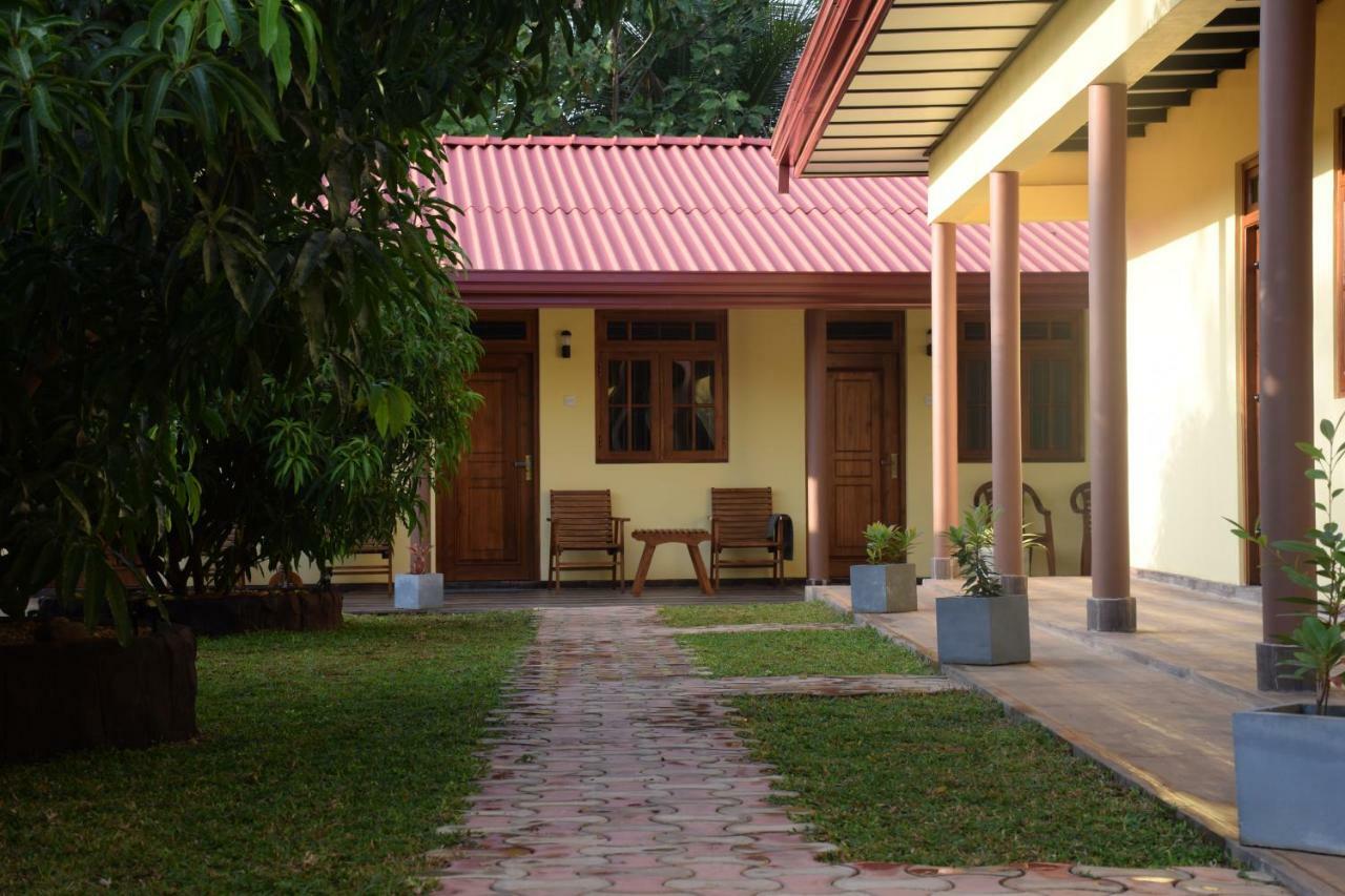 Gold Inn Dambulla Buitenkant foto