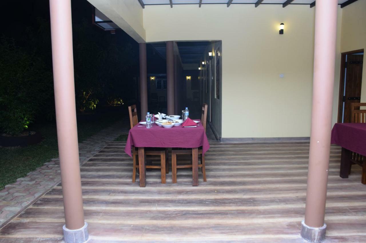 Gold Inn Dambulla Buitenkant foto
